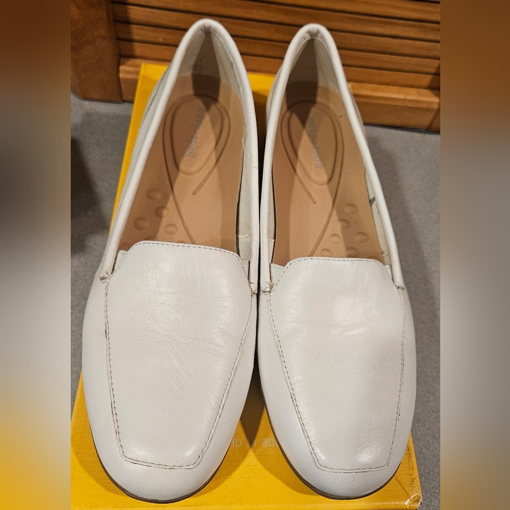 Easy Spirit, Woman's Sedevitt Leather Slip-on, color:white, size:9N